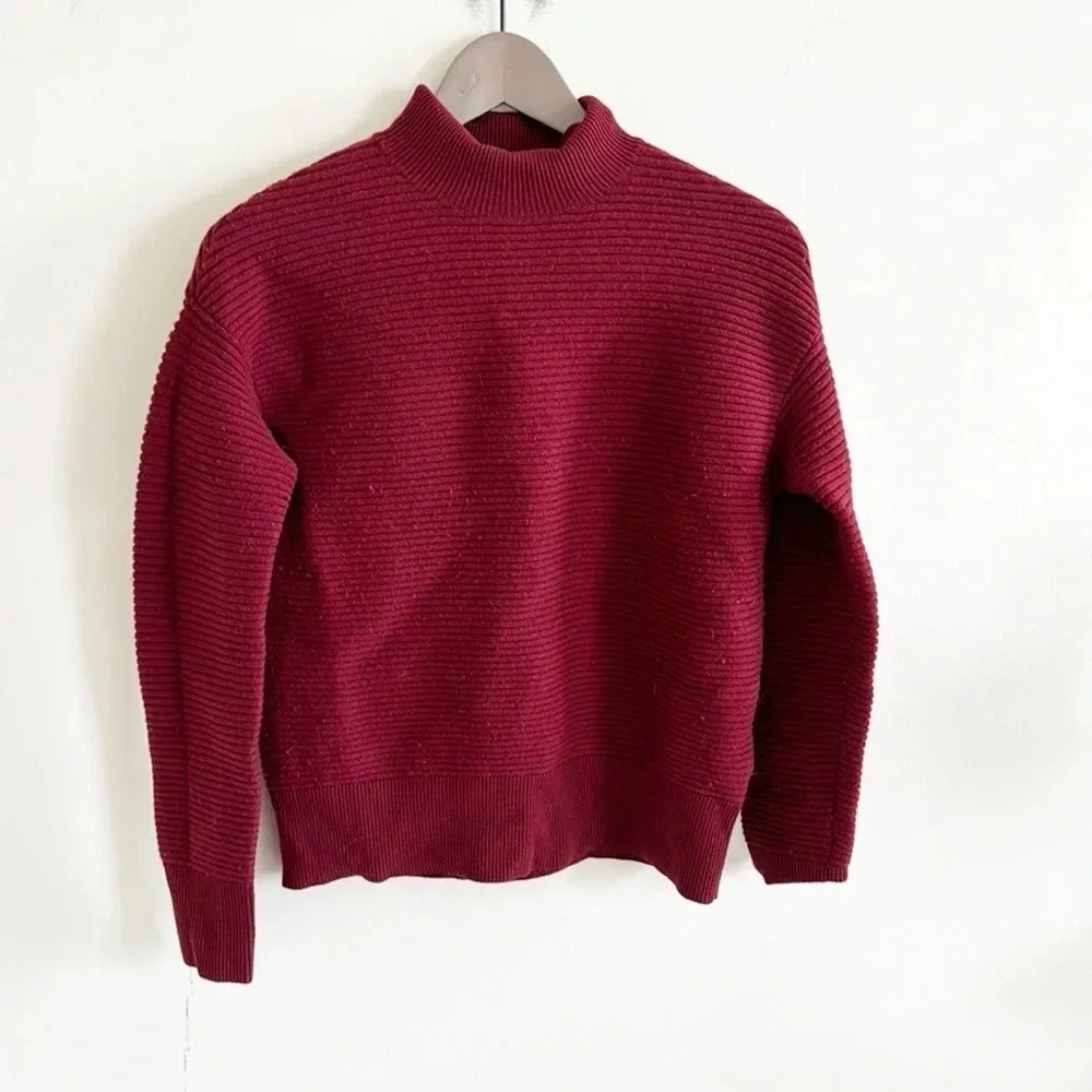 Theory burgundy ribbed mock neck wool cropped sweater size small